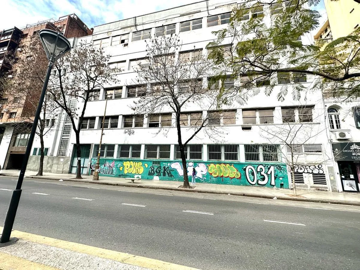 Frente del inmueble de Montes de Oca 1100, en Barracas